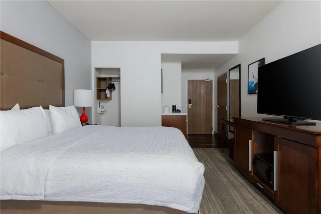 غرفة بريميوم بسرير كينج، Hampton Inn Suites Palmdale 2/8