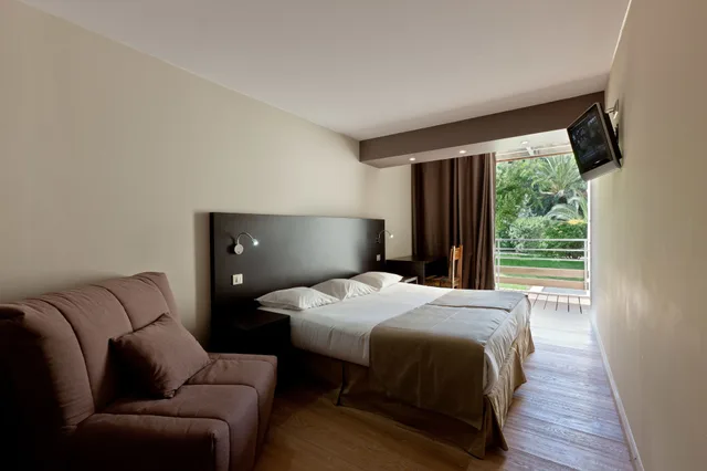 غرفة سوبيريور ثلاثية بسرير مزدوج وسرير فردي، Hotel Club Marina Viva 2/3