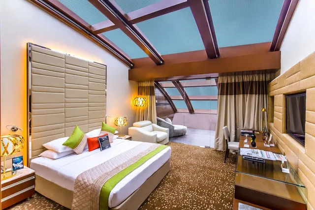 غرفة بريميير بسرير كينج بحوض استحمام، Sahara Star Mumbai 1/3