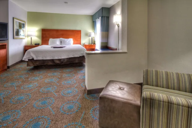 جناح بسرير كينج بغرفة نوم واحدة، Hampton Inn Goldsboro 2/3