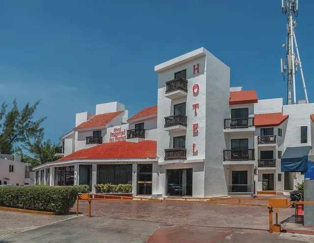 Imperial Las Perlas, Cancun 4/66