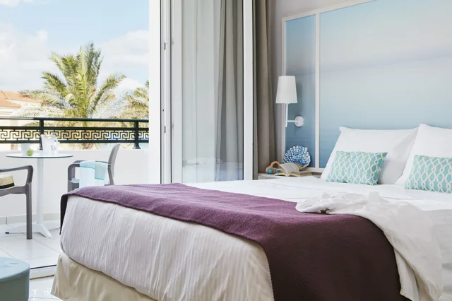 2 Bedrooms, Apartment, 2 Queen and Twin Beds, Inland View، Atlantica Caldera Beach Hotel 3/5