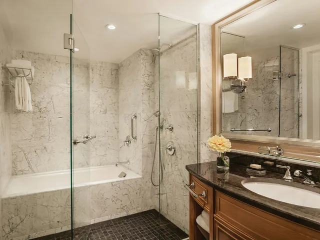 جناح بريميير تنفيذي بسرير كينج بإطلالة على الحديقة، Four Seasons Hotel Boston 1/2