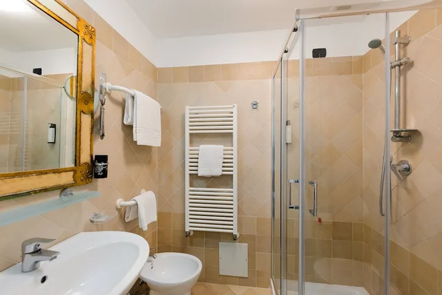 غرفة عائلية بأربعة أسرّة، Hotel Berna 4/5