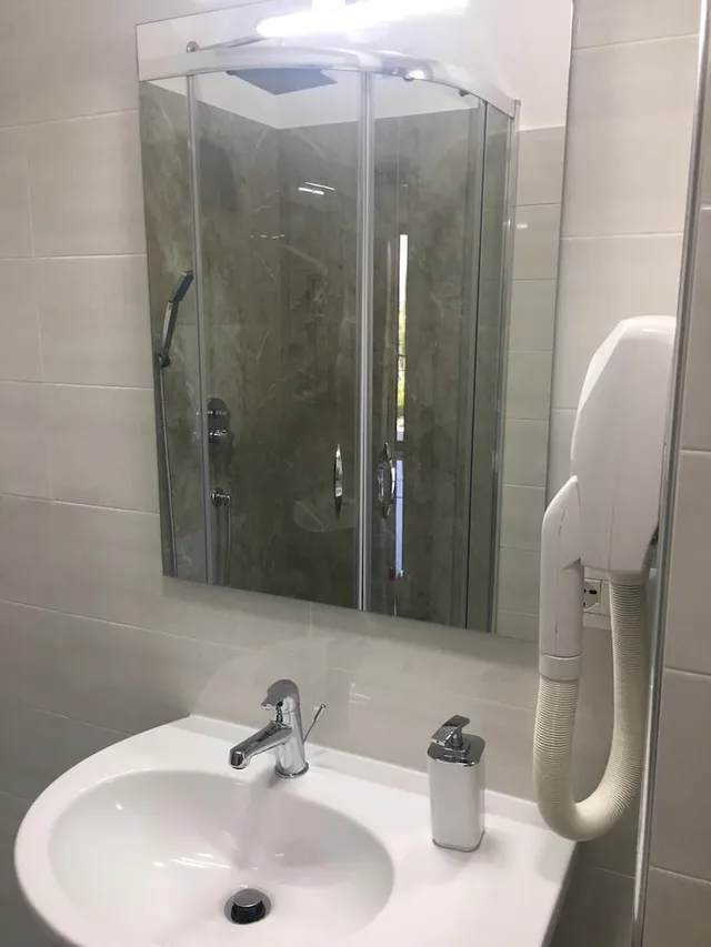 غرفة بسرير كوين، Piccolo Hotel 5/5
