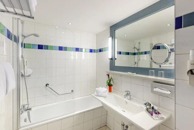 غرفة بريفيليج بسرير كينج مع أريكة، Mercure Hotel Muenchen Sued Messe 6/6