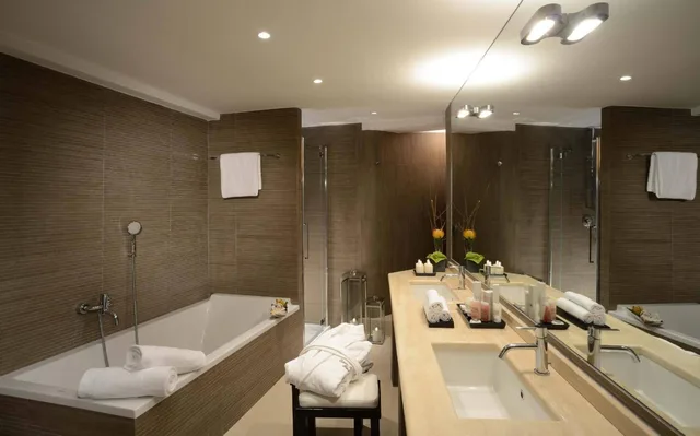 جناح بسرير كوين مع أريكة، Colonna Palace Hotel 4/5