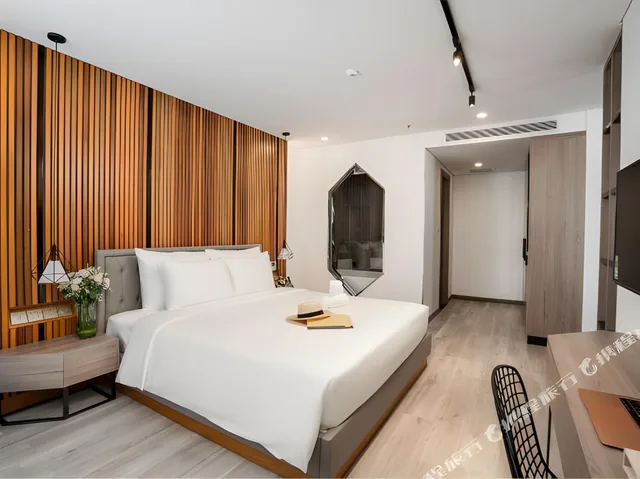 Suite, Queen Bed, HAIAN Riverfront Hotel 2/4