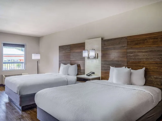 غرفة بسريرين مزدوجين لذوي الإعاقة، Days Inn by Wyndham Clemson 2/4