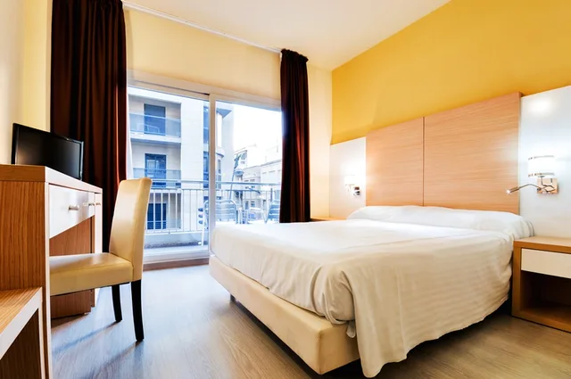Standard, Single, Terrace, Fontana Plaza 1/1