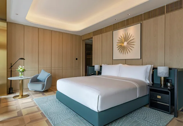 غرفة ديلوكس بسرير كينج في طابق مرتفع، Waldorf Astoria Xiamen 1/4