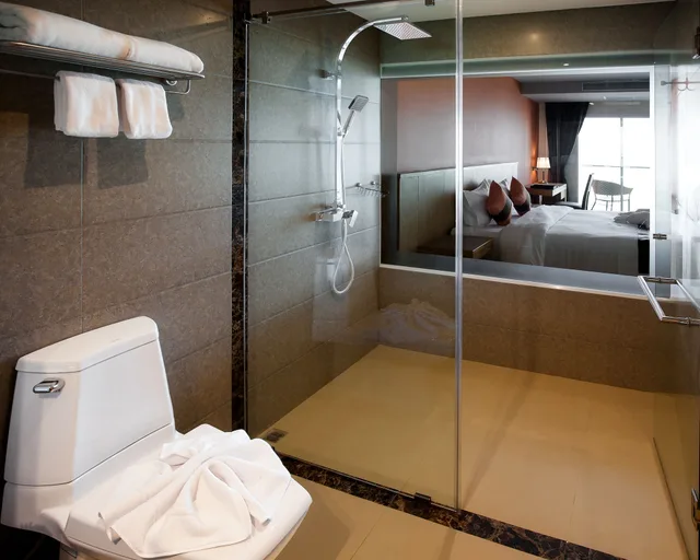 Ocean, Premium, Deluxe, King Bed، Balihai Bay Pattaya 4/4