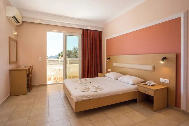 غرفة أساسية بسرير مزدوج وسرير فردي، Diagoras Hotel 7/10