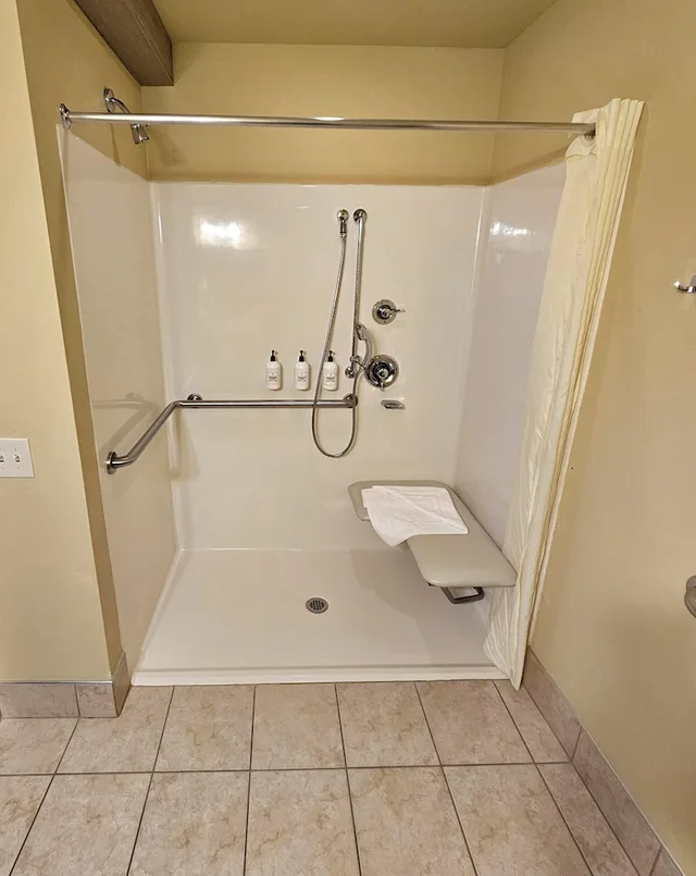 غرفة بسريرين كوين لذوي الإعاقة، Cobblestone Inn & Suites - Clintonville 7/7