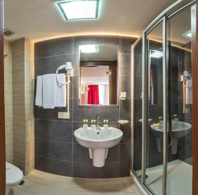 غرفة قياسية ثلاثية بثلاثة أسرّة، Erbazlar Hotel 7/7