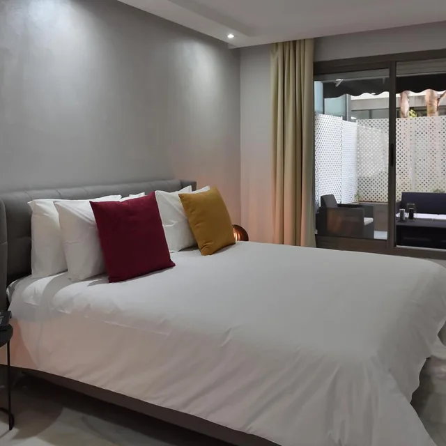 جناح بشرفة، Le Yacht Suites hotel 1/4