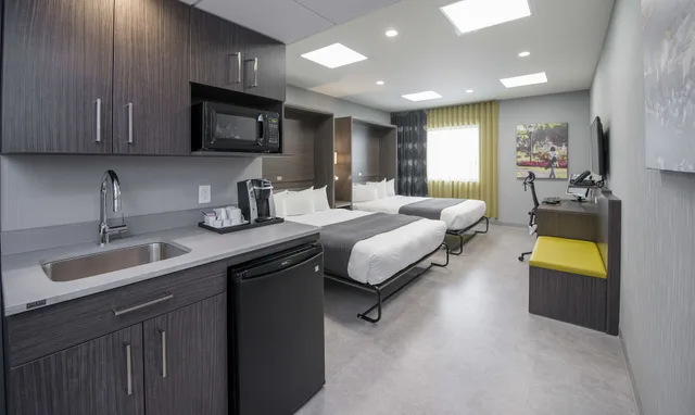 غرفة بسريرين كوين في الملحق، Hotel & Suites Le Dauphin Quebec 9/10