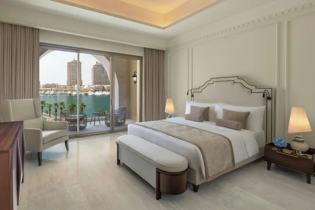 جناح بإطلالة على البحر بشرفة بغرفة نوم واحدة، The St. Regis Marsa Arabia Island, The Pearl Qatar 1/5