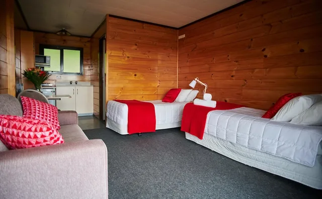 غرفة بسريرين منفصلين، Greymouth Seaside Top 10 Holiday Park 3/6