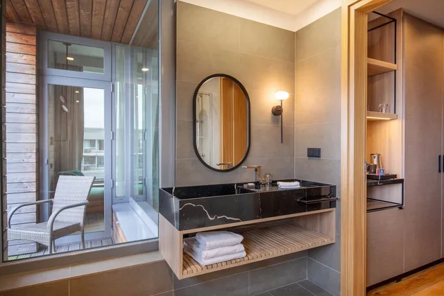 غرفة سوبيريور بسرير كينج بإطلالة على البحر بشرفة، Sopot Marriott Resort and Spa 8/9