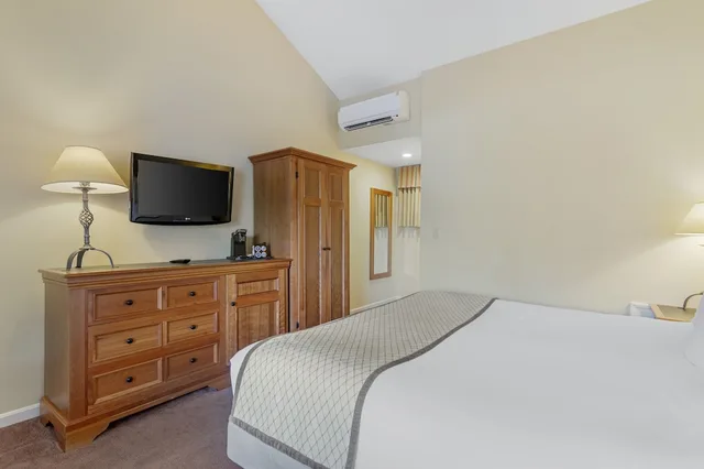 غرفة بسرير كينج، MEADOWMERE RESORT 4/10