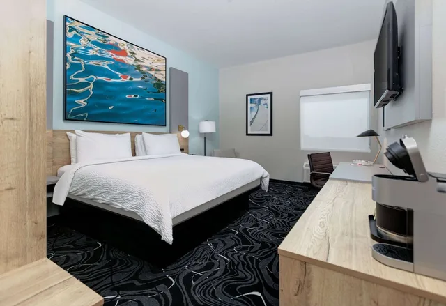 غرفة بسرير كينج، The Elm, a Ramada by Wyndham 2/3