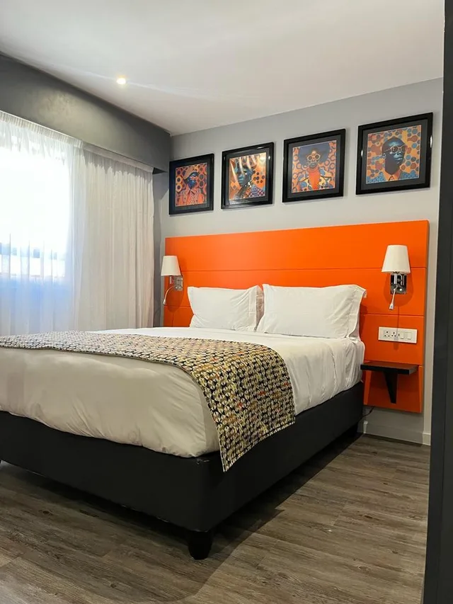 غرفة قياسية بسرير كوين، Onomo Johannesburg Sandton Hotel 1/1