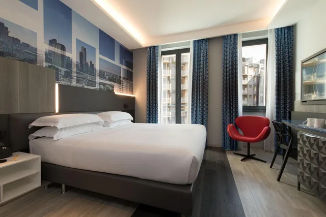 Room, Queen Bed, iQ Hotel Milano 3/5