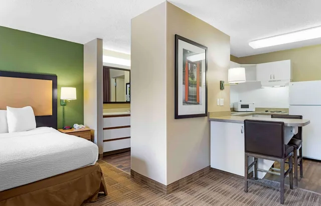 استوديو ديلوكس بسرير كينج مع أريكة، Extended Stay America Suites Houston Galleria Uptown 2/4