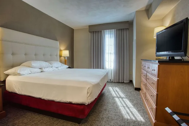 2 Rooms, Suite, King Bed, Sofa, Accessible, Drury Inn & Suites Near La Cantera Parkway 1/7