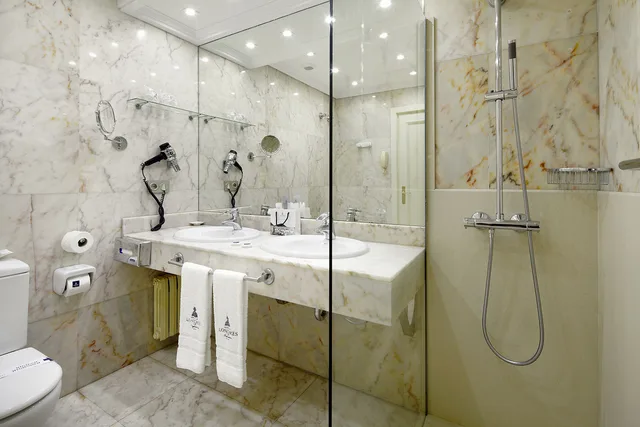 غرفة كلاسيكية بسرير مزدوج بإطلالة على المدينة، Hotel De Londres Y De Inglaterra 5/6