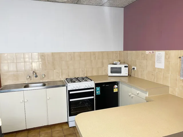 2 Bedrooms, Executive, Cabin, 1 Single and 2 Queen Beds، Limestone Coast Tourist Park 5/5