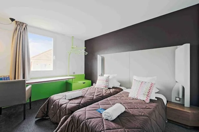 Standard, 3 Beds, Hotel Restaurant Campanile Roissy Le Mesnil-Amelot 7/10
