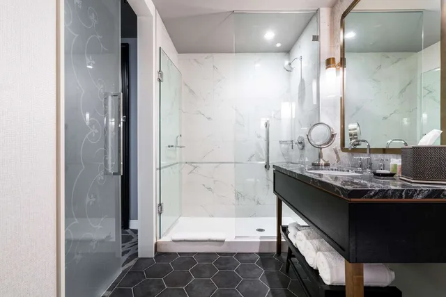 جناح استوديو ركني بسرير كينج، Londonhouse Chicago Curio Collection By Hilton 1/1