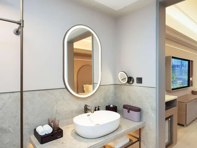Superior, King Bed, Mercure Haikou City Center 3/3