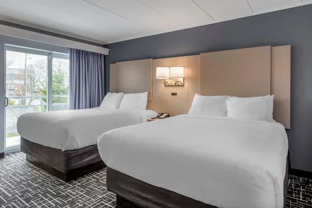 غرفة بسريرين كوين بإطلالة على المسبح، Comfort Inn Hyannis - Cape Cod 4/10