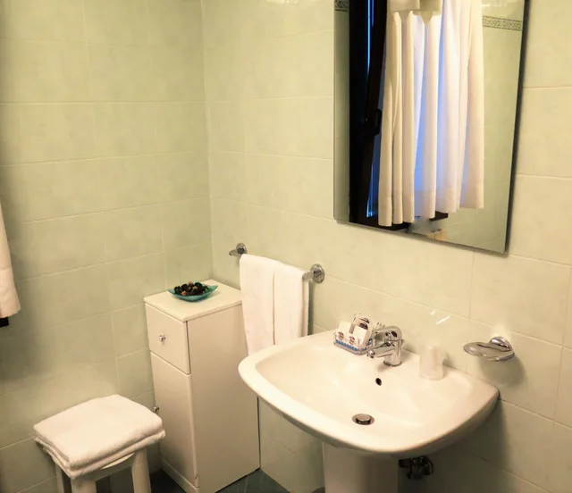 غرفة سوبيريور ثلاثية بسرير كوين وسرير فردي، Hotel Al Soffiador 8/10