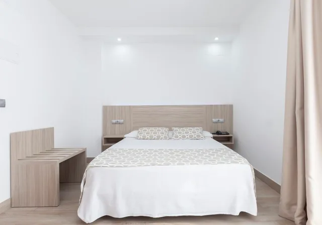 غرفة بسرير مزدوج بشرفة، Olympia Hotel Ronda II 3/10