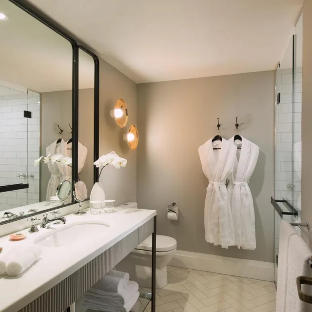 Premium, 2 Queen Beds, City View, Mayfair Hotel 2/2
