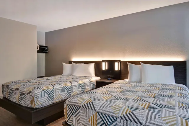 غرفة بسريرين كوين لغير المدخنين بمطبخ، Studio 6 Extended Stay - Jacksonville, FL - Baymeadows 1/8