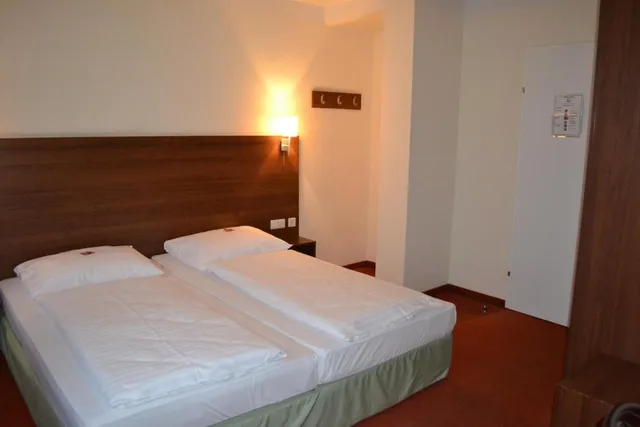 Room, Double Bed, Courtyard View, Plaza Inn Salzburg City 2/3