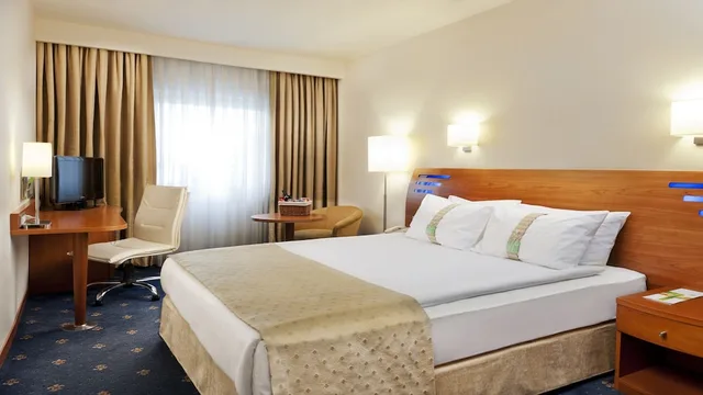 غرفة قياسية بسرير كوين، Holiday Inn Istanbul City 4/10