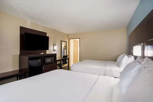 غرفة قياسية بسريرين كوين، SureStay Hotel by Best Western Bardstown General Nelson 2/8