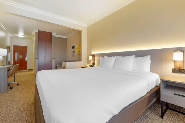 جناح بسرير كينج لذوي الإعاقة، Comfort Suites Oceanside Camp Pendleton Area 2/5