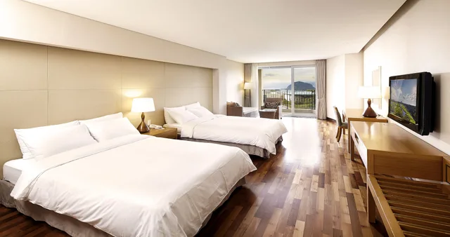 Room, 2 Double Beds, Parlor، Mercure Ambassador Jeju 2/5