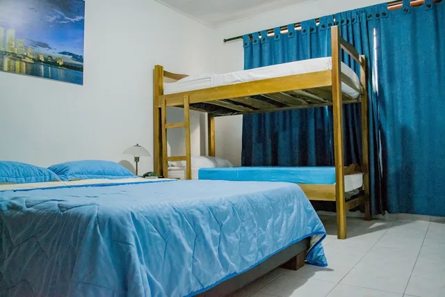 غرفة عائلية بسرير مزدوج وسرير بطابقين بحمام مشترك، Hostal Ocean View 3/3