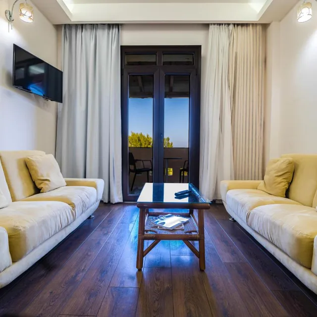 جناح سوبيريور، Forest Park Hotel 6/10
