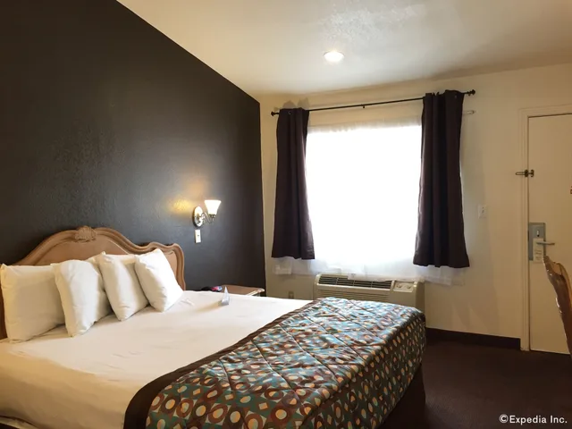 غرفة بسرير كينج، Anaheim Discovery Inn Suites 4/10