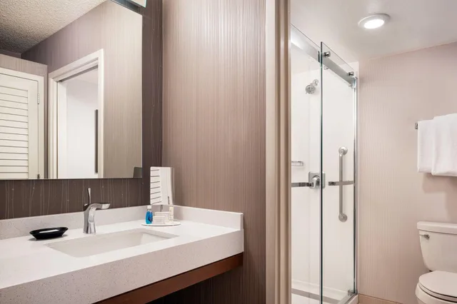 غرفة بسرير كينج، Courtyard by Marriott San Jose Cupertino 4/5