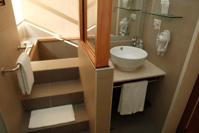 جناح عائلي بسرير كوين وسريرين منفصلين، Lido Forestry Spa Resort 5/6